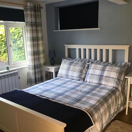Lovely Ground Floor Apartment In Quiet Village Exeter Extérieur photo