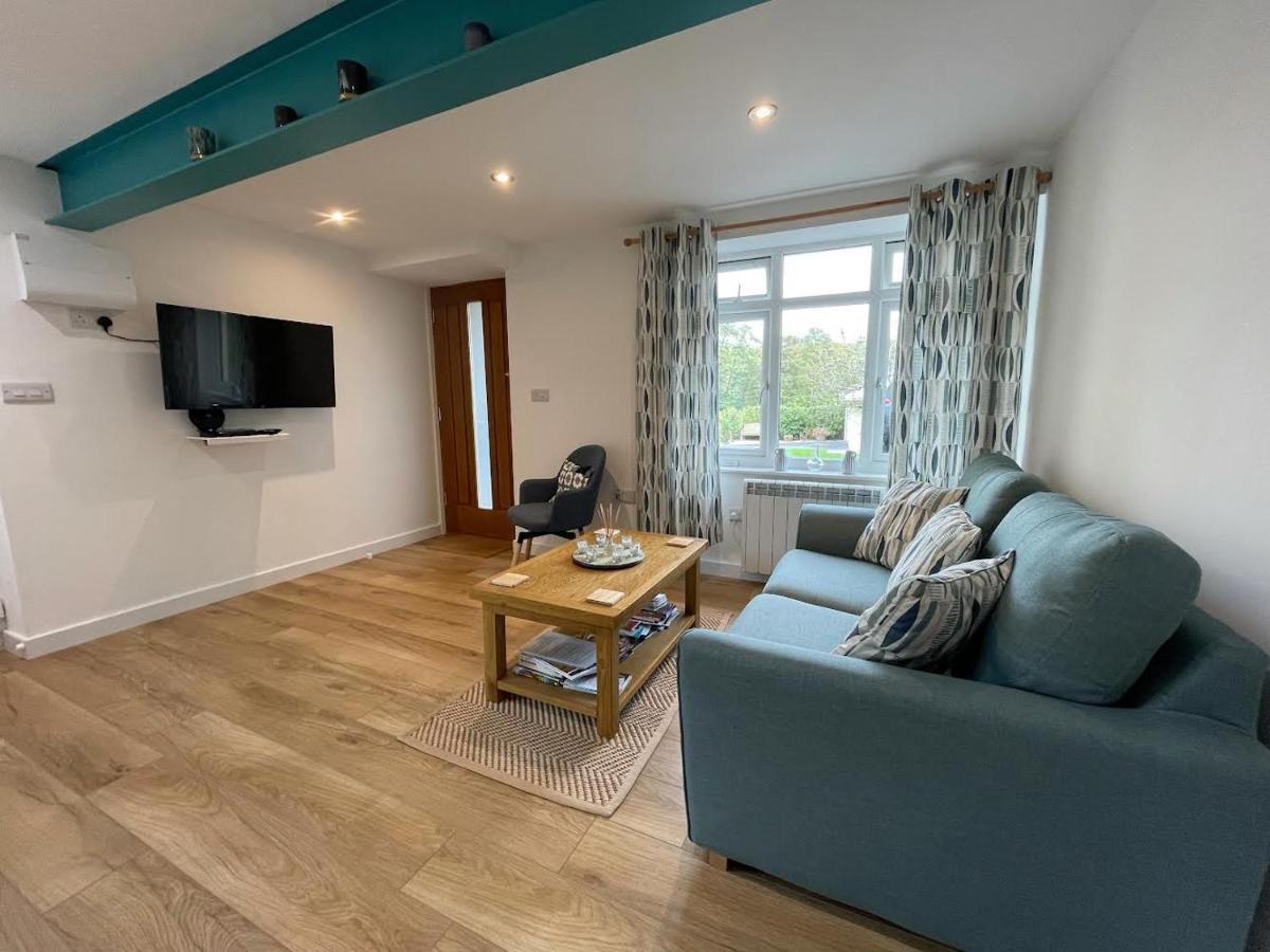 Lovely Ground Floor Apartment In Quiet Village Exeter Extérieur photo