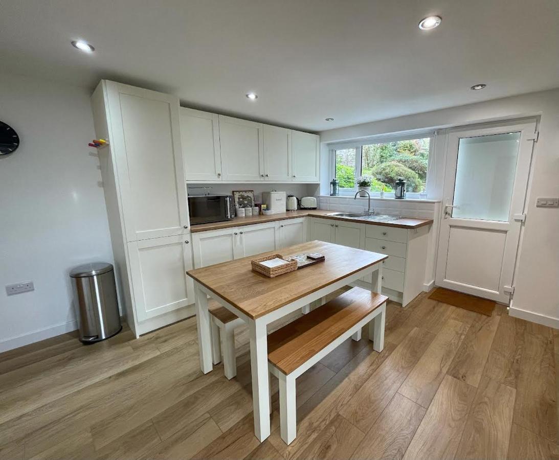 Lovely Ground Floor Apartment In Quiet Village Exeter Extérieur photo
